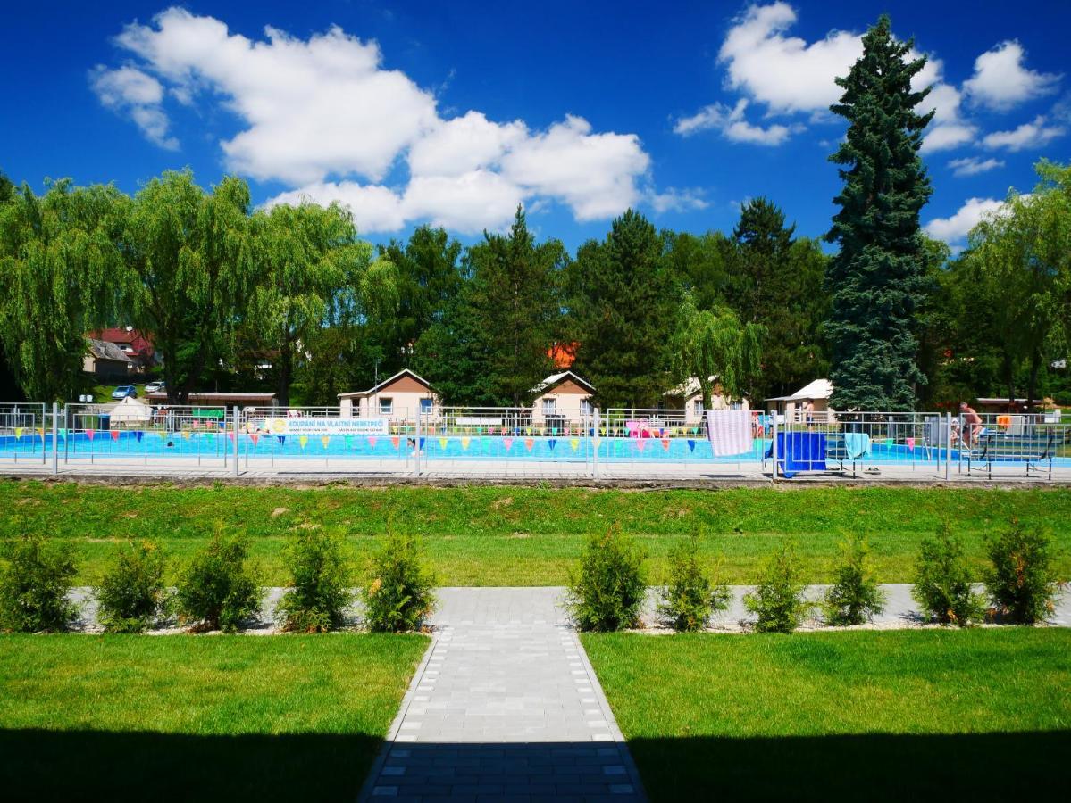 Camping Roznov Hotel Rožnov pod Radhoštěm Exterior foto